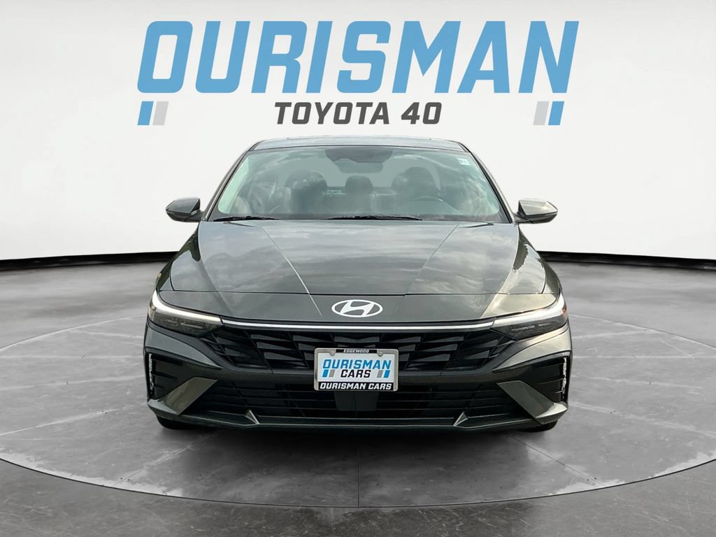 Used 2025 Hyundai Elantra Limited FWD image 2