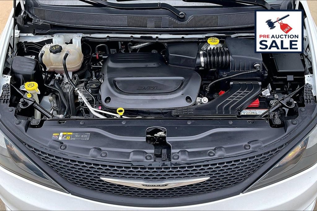 Used 2023 Chrysler Voyager LX FWD image 9