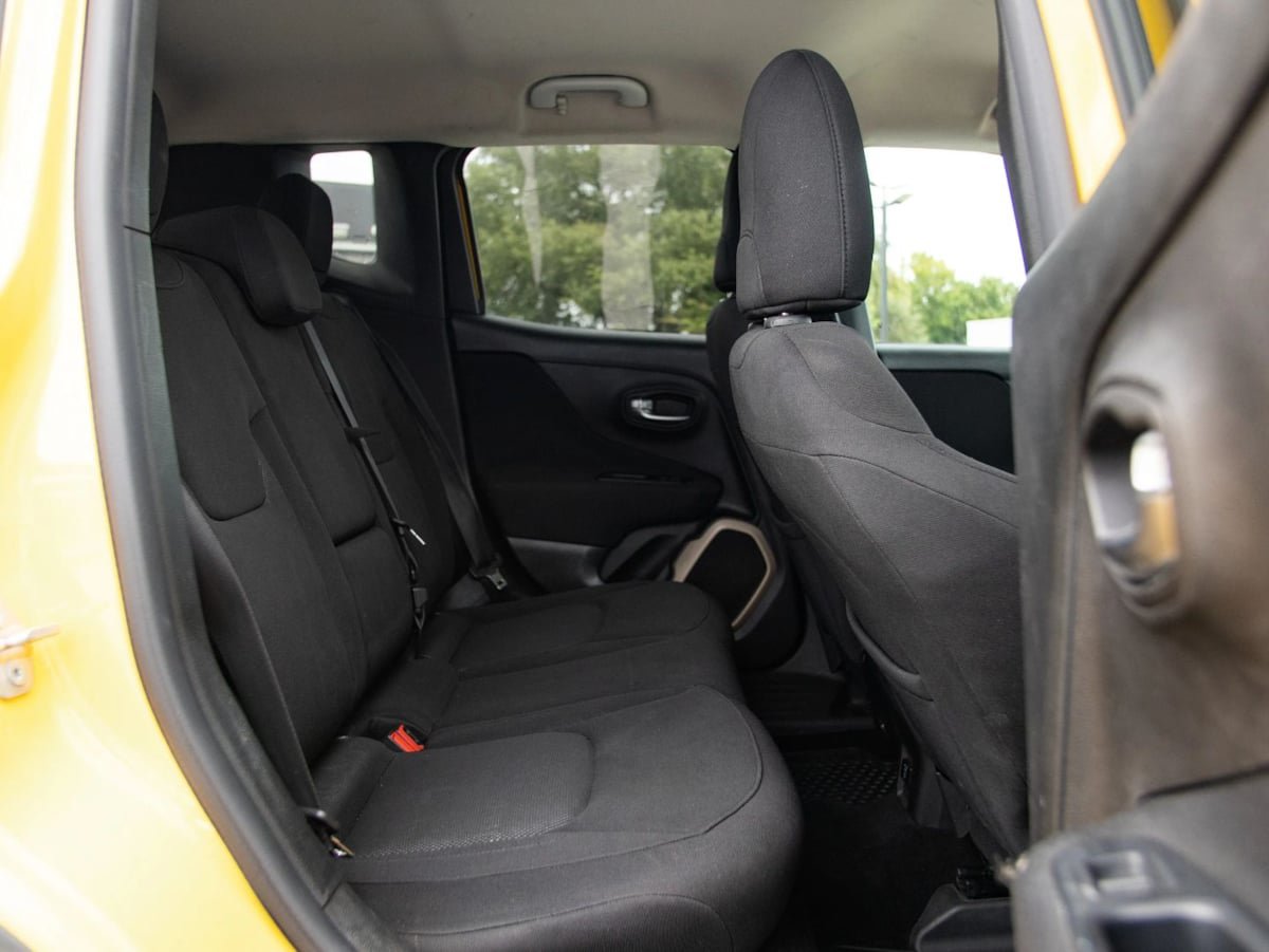 Used 2016 Jeep Renegade Latitude w/ Popular Equipment Group AWD/4WD image 21