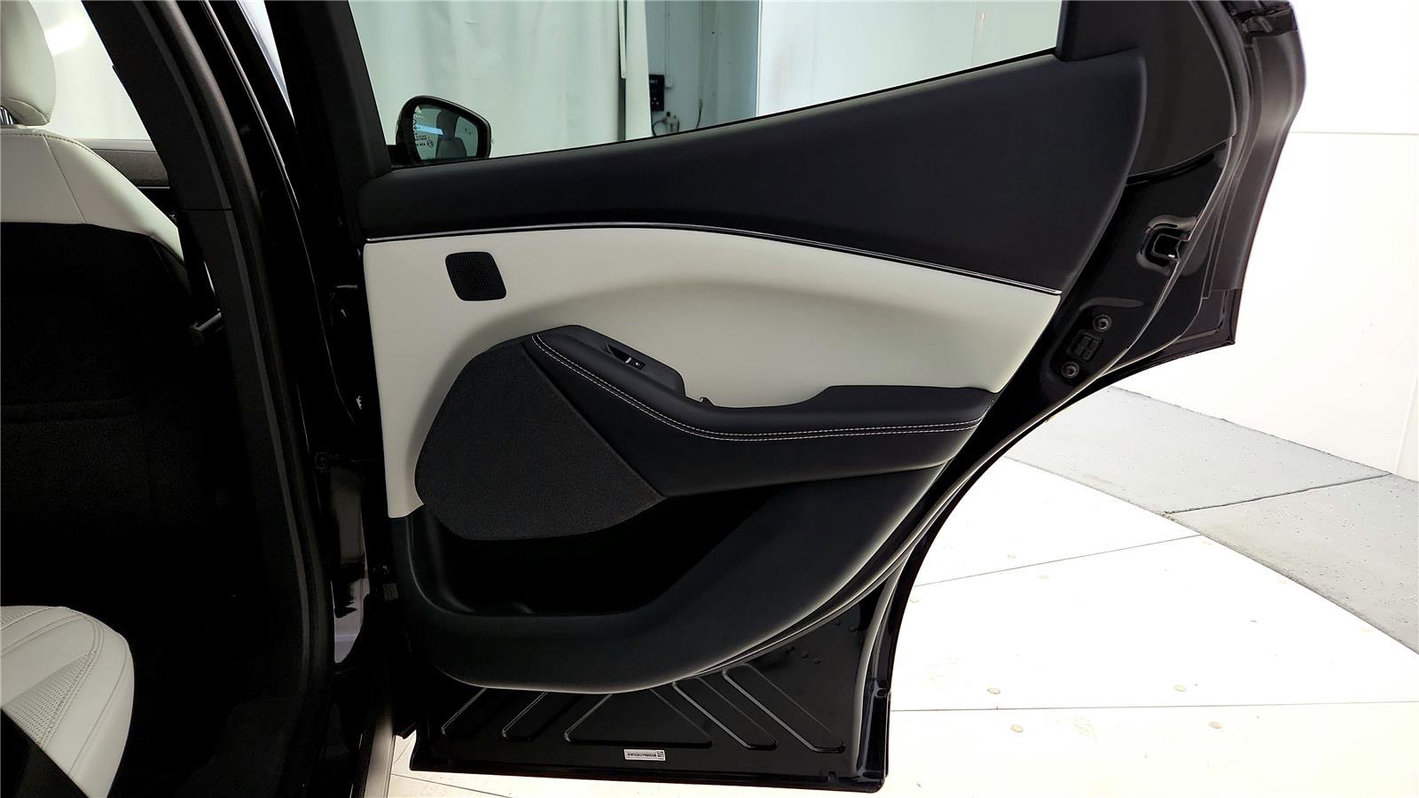 Used 2023 Ford Mustang Mach-E Premium image 29