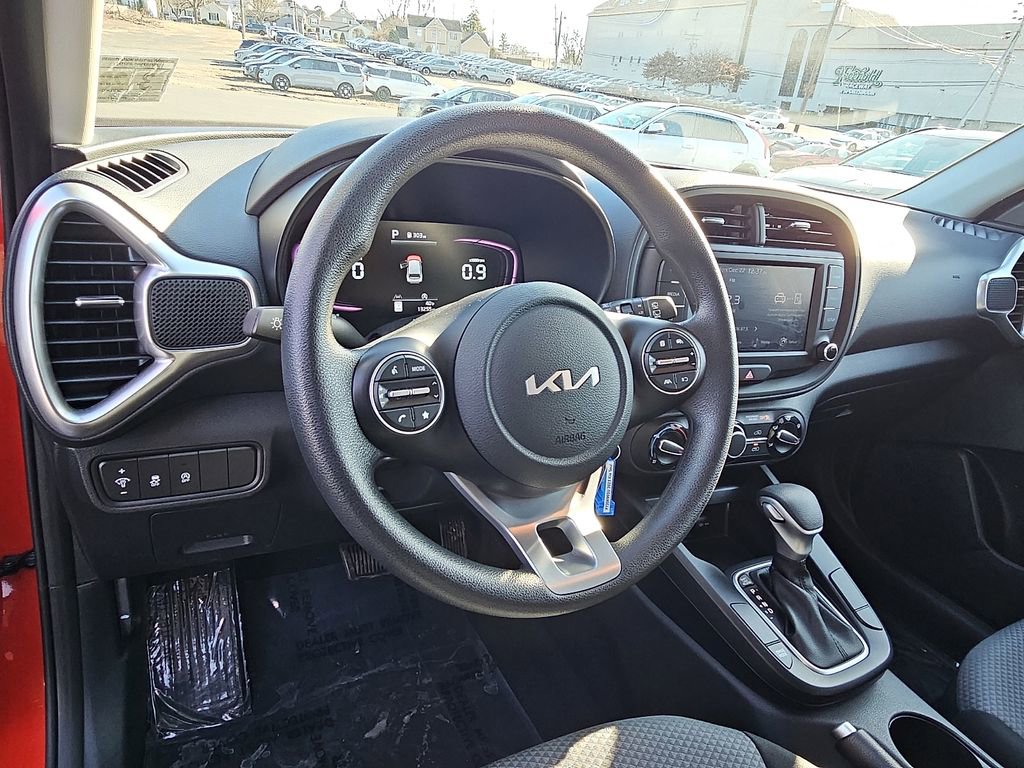 Certified 2023 Kia Soul LX w/ LX Technology Package image 25