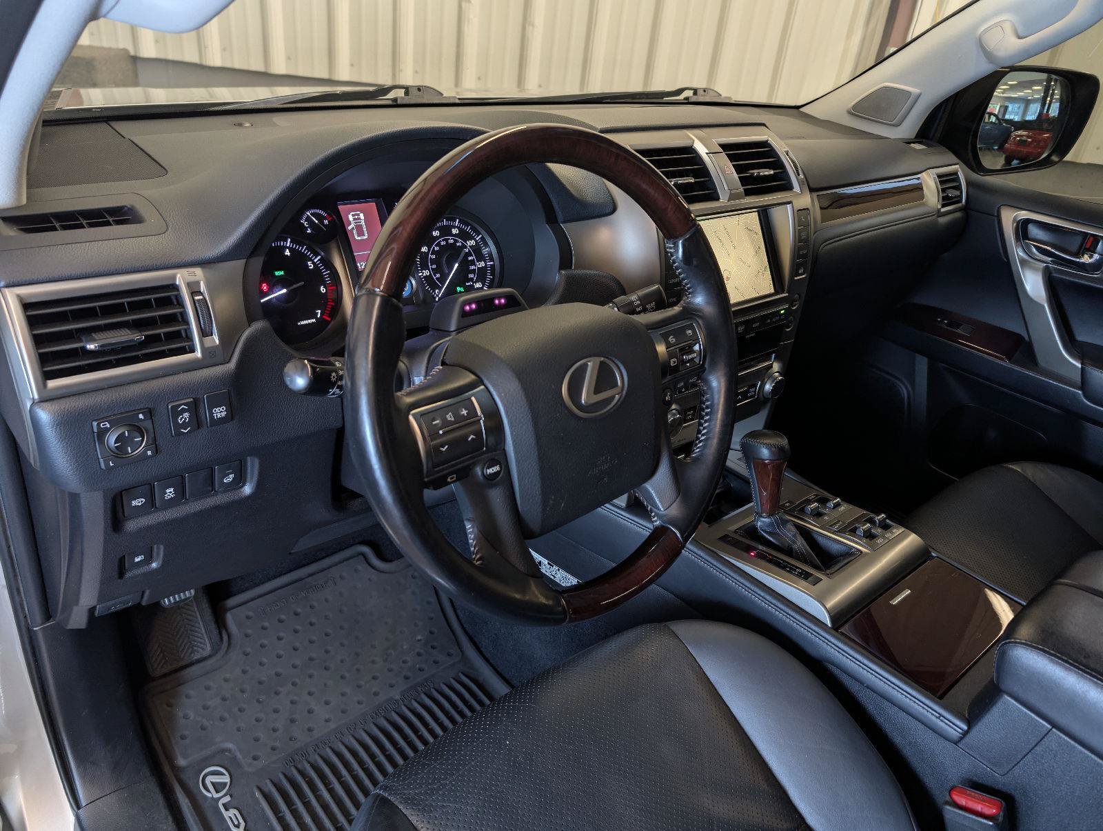 Used 2019 Lexus GX 460 Luxury AWD/4WD image 4