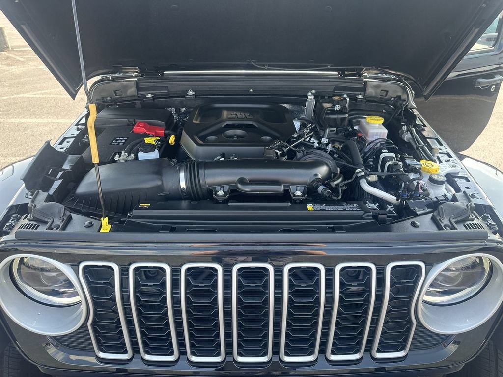 Used 2026 Jeep Wrangler Unlimited Sahara AWD/4WD image 31