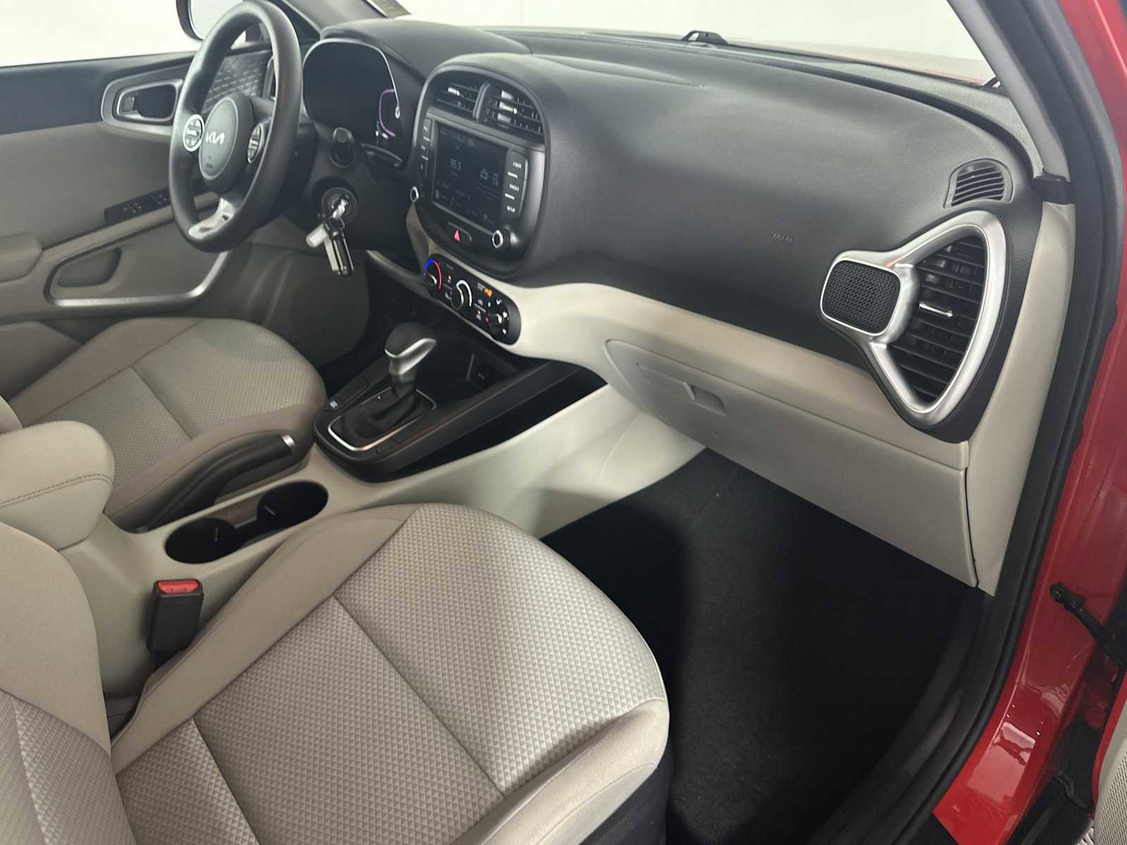 Used 2023 Kia Soul LX FWD image 17
