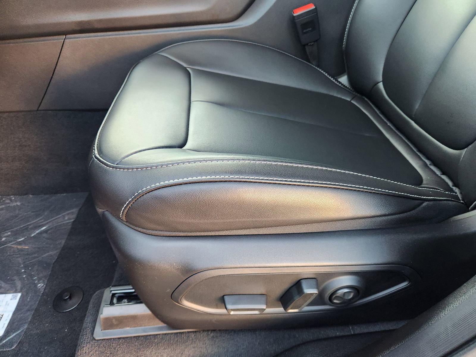 New 2025 Jeep Grand Cherokee Limited w/ Trailer Tow Package image 19