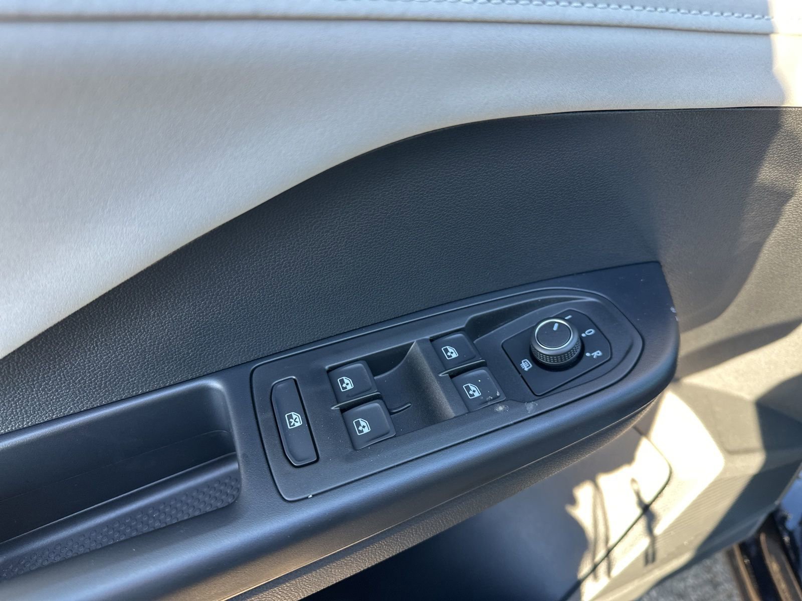 New 2026 Volkswagen Taos SE image 17