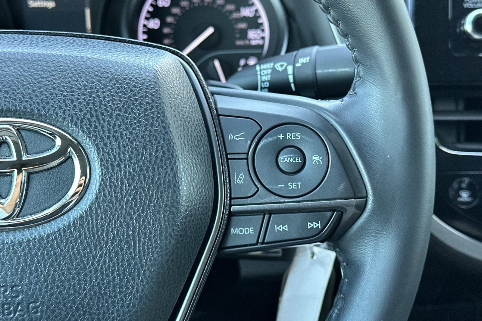 Used 2022 Toyota Camry SE w/ Carpet Mat Package (TMS) FWD image 29