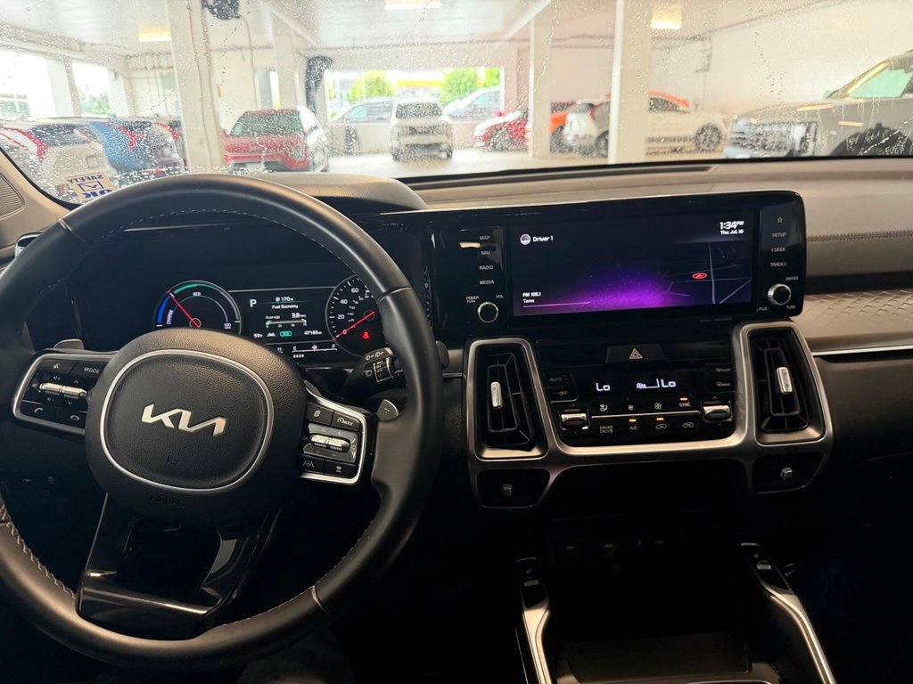 Certified 2022 Kia Sorento EX w/ Panoramic Sunroof Package AWD/4WD image 10