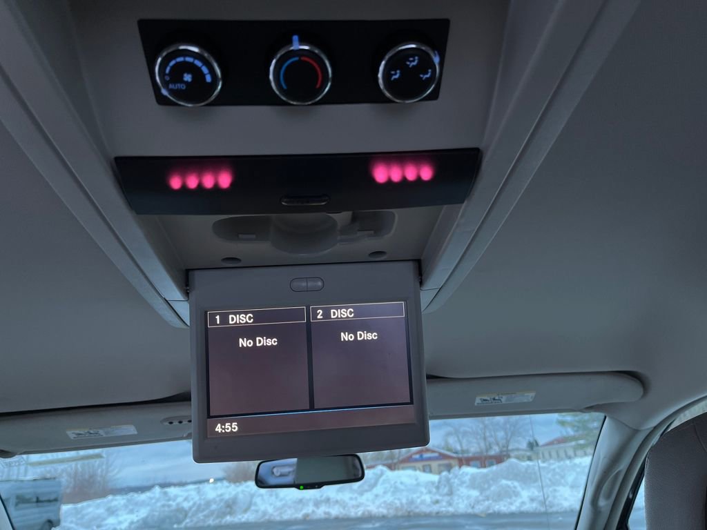 Used 2016 Chrysler Town & Country Touring w/ Driver Convenience Group image 29