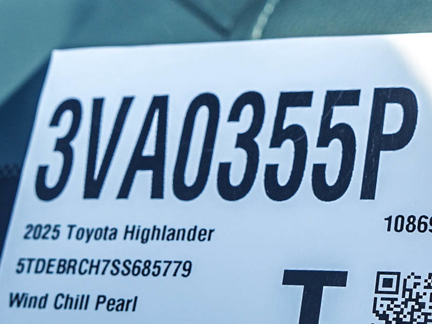Used 2025 Toyota Highlander Platinum AWD/4WD image 34