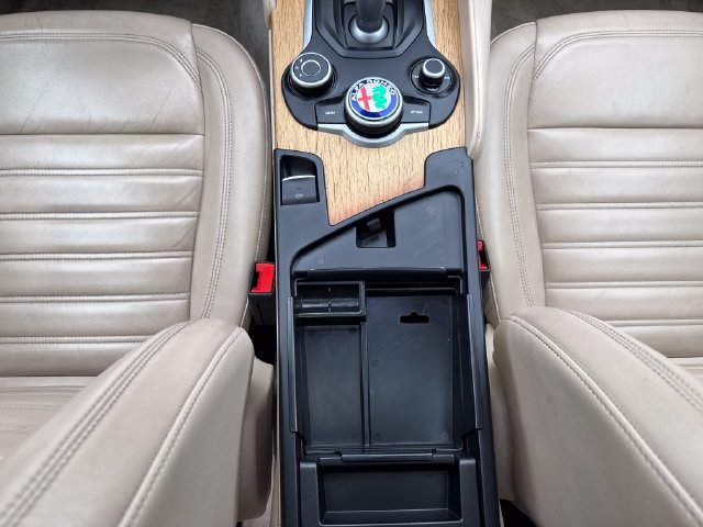 Used 2017 Alfa Romeo Giulia Ti w/ TI Lusso Light Wood Package AWD/4WD image 36