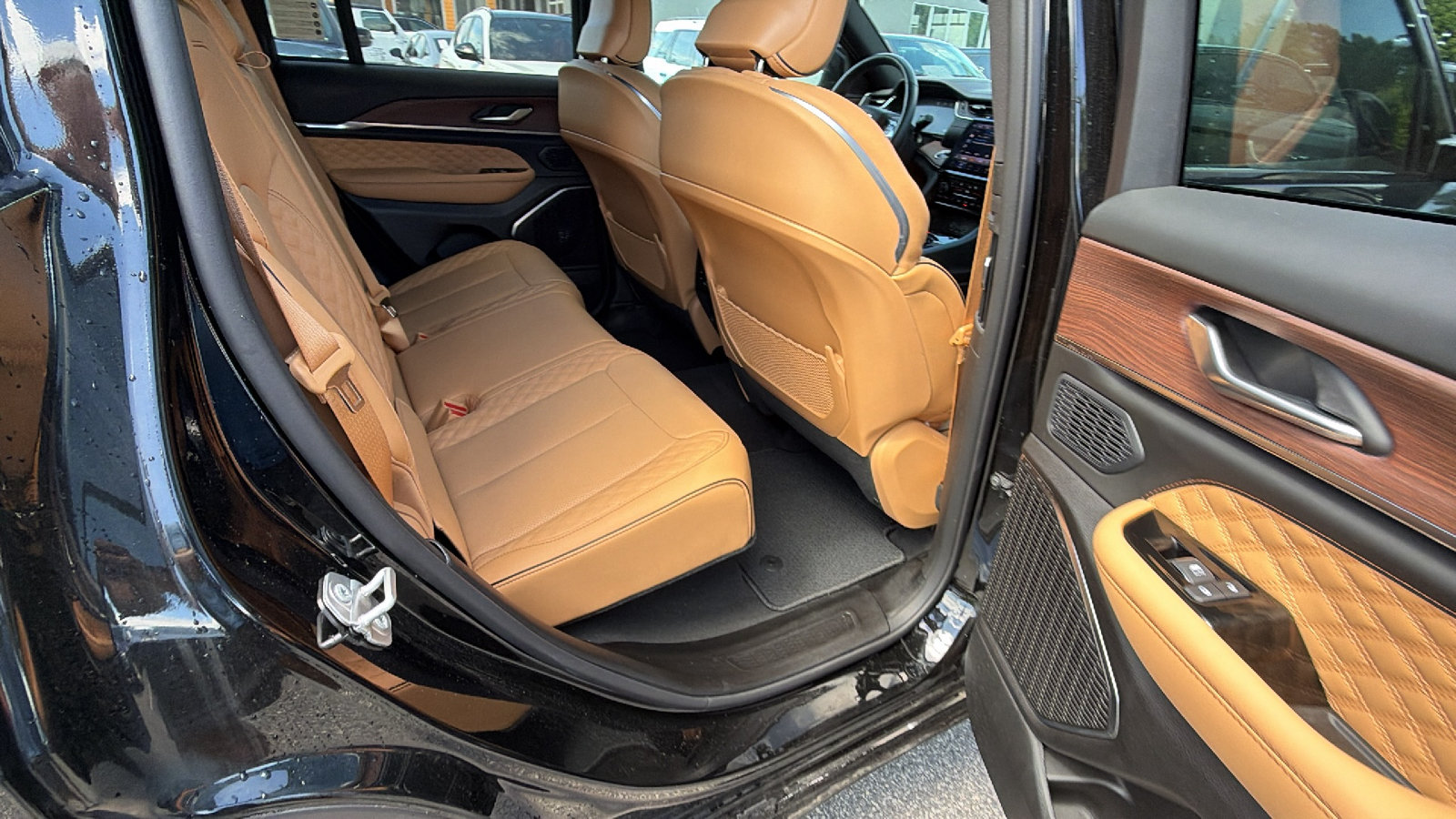 Used 2024 Jeep Grand Cherokee Summit AWD/4WD image 22