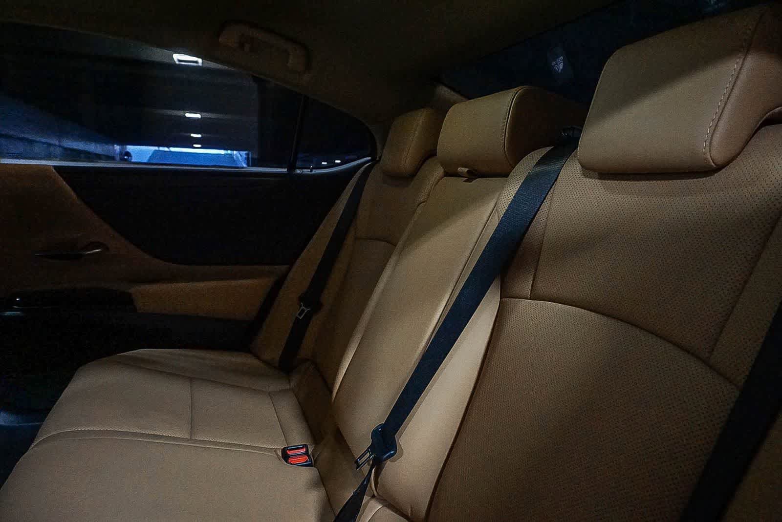 Used 2025 Lexus ES 300h w/ Premium Package image 19