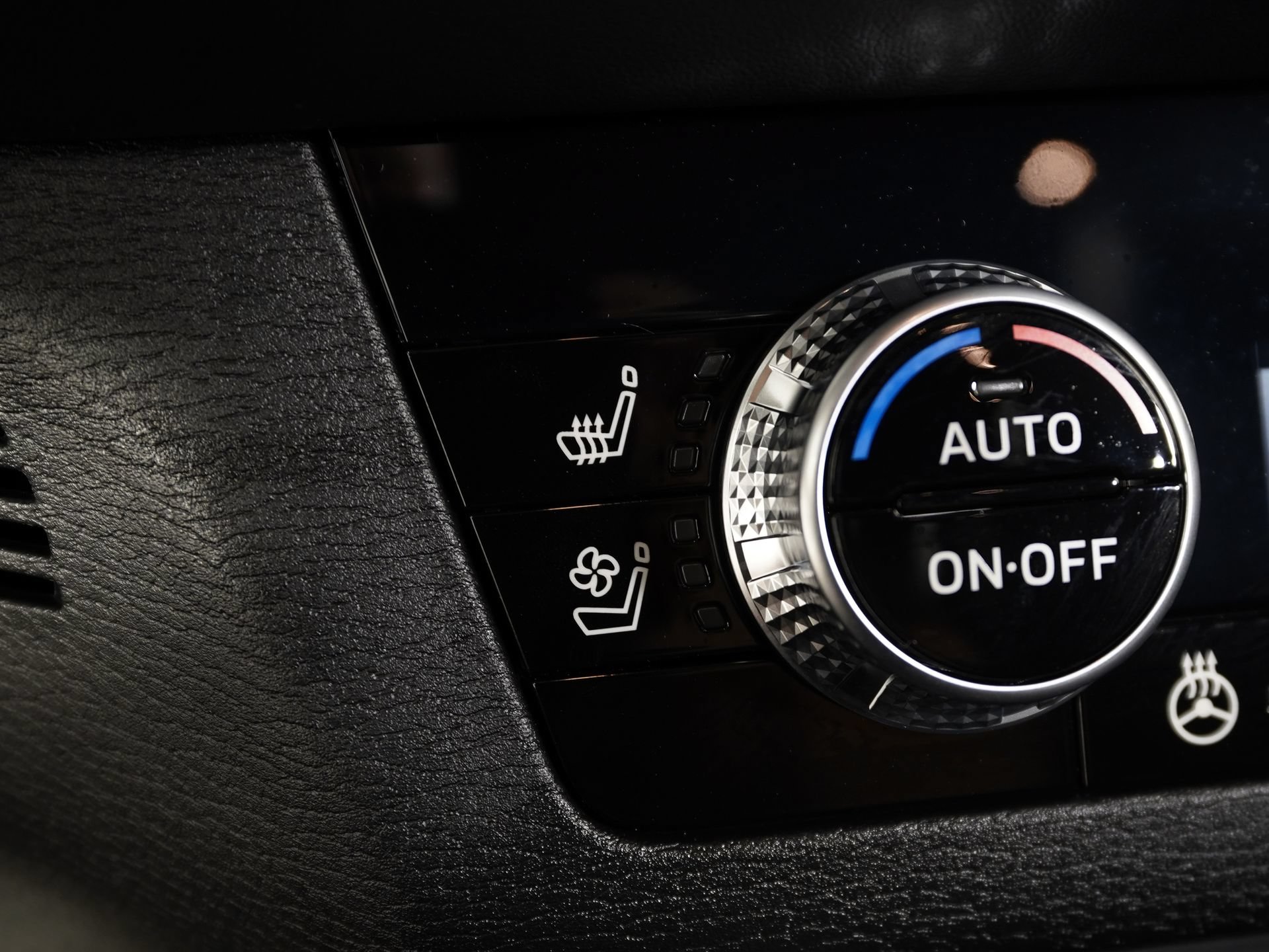 New 2026 Mitsubishi Outlander SEL Black Edition FWD image 10