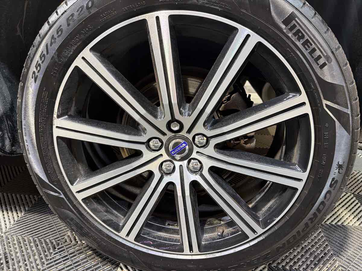 Used 2017 Volvo XC60 T6 Inscription w/ Preferred Option Package AWD/4WD image 28