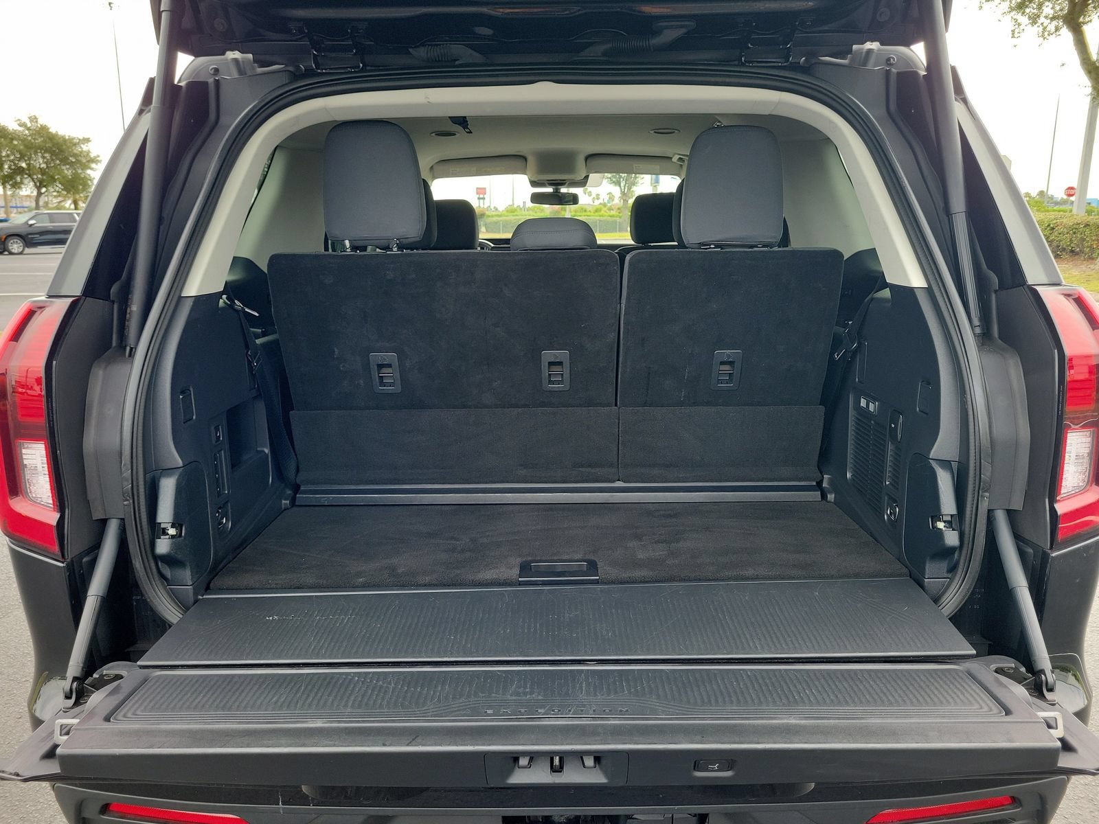 Certified 2025 Ford Expedition Active AWD/4WD image 7