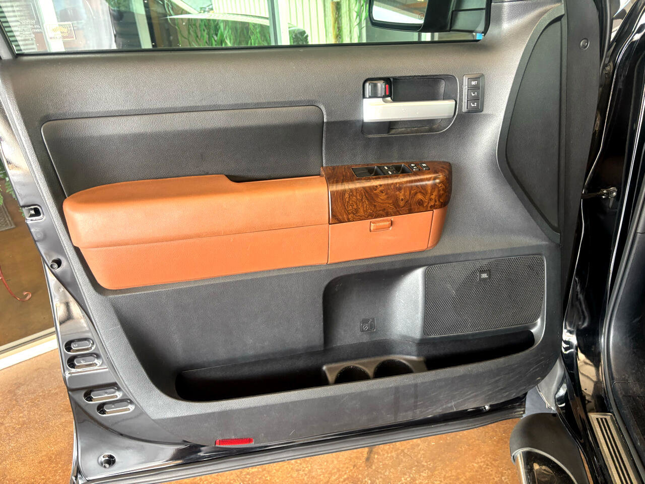 Used 2013 Toyota Tundra Platinum image 18