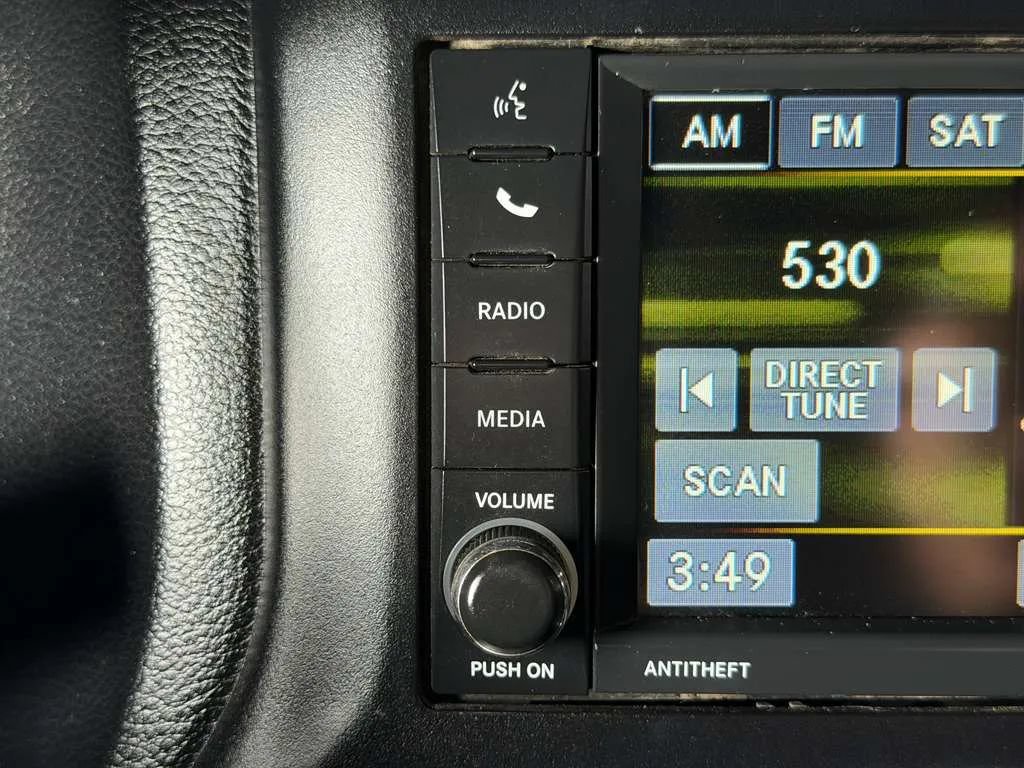 Used 2015 Jeep Wrangler Rubicon w/ Power Convenience Group AWD/4WD image 28