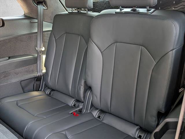 New 2026 Audi SQ7 Prestige AWD/4WD image 17