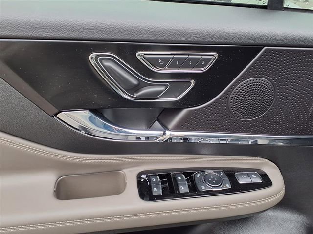 New 2026 Lincoln Corsair Premiere FWD image 8
