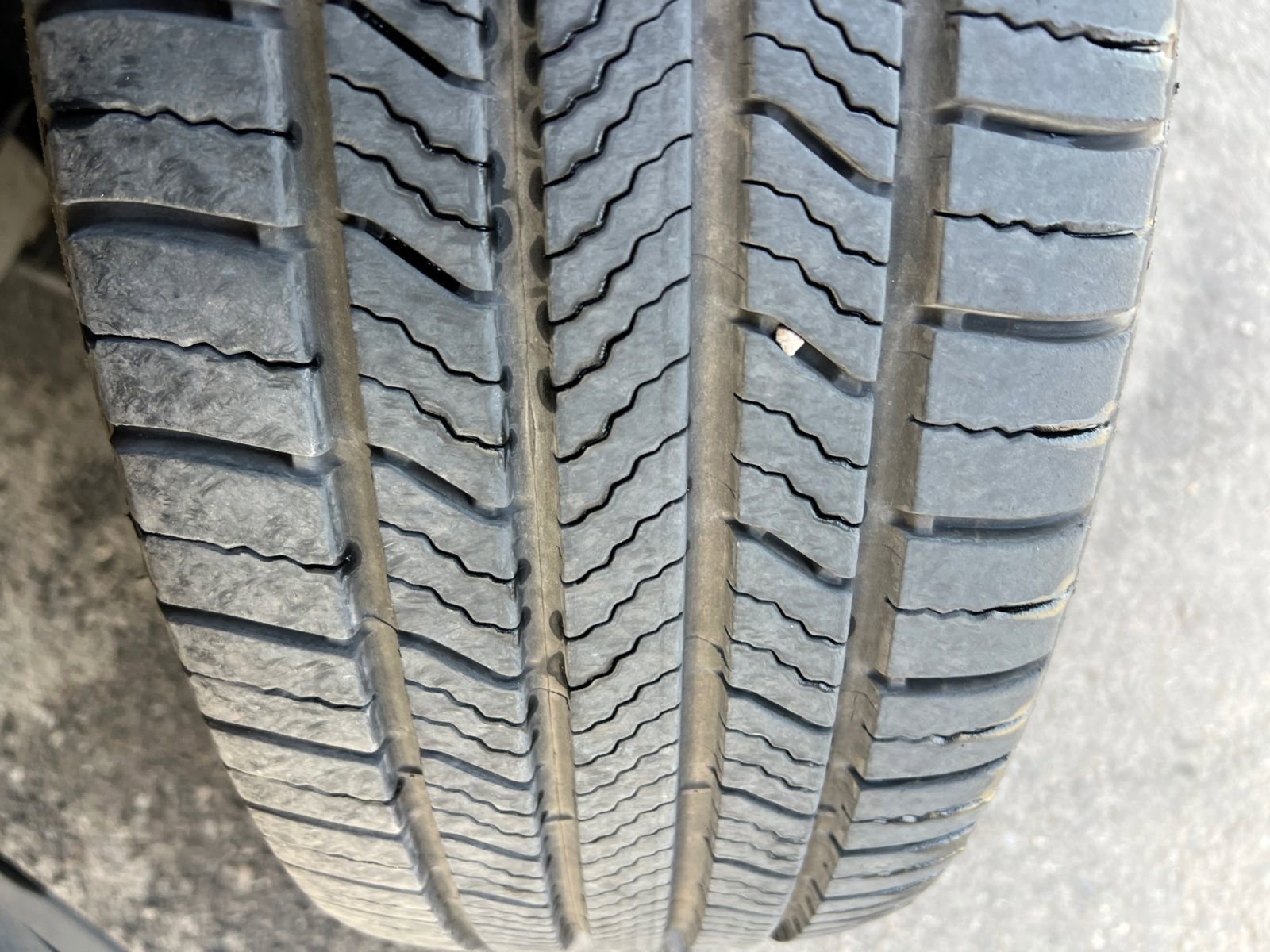 Used 2019 Jeep Cherokee Latitude Plus image 32