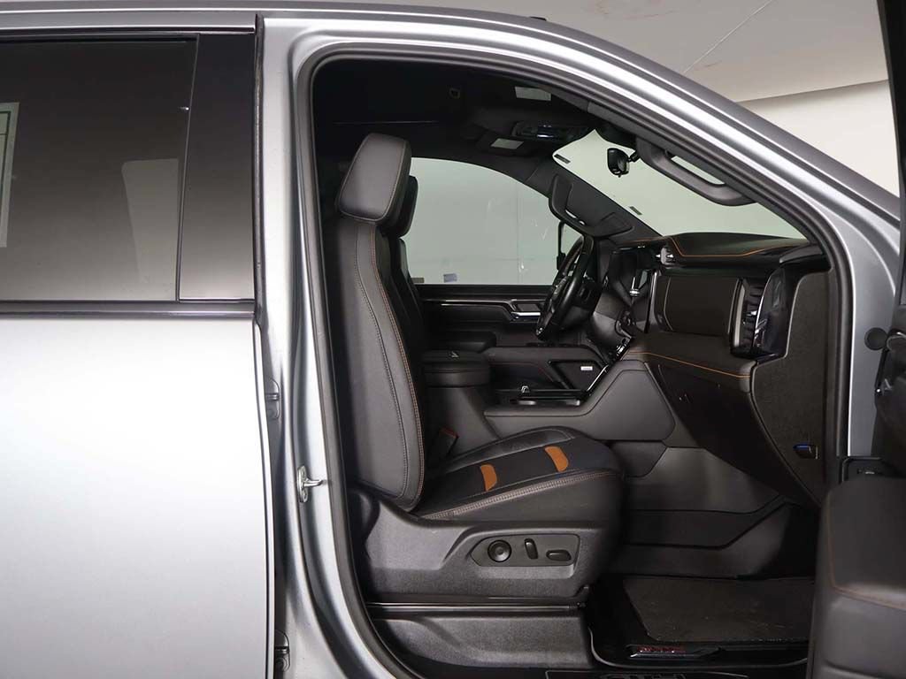 Used 2025 GMC Sierra 2500 AT4 w/ Technology Package AWD/4WD image 34