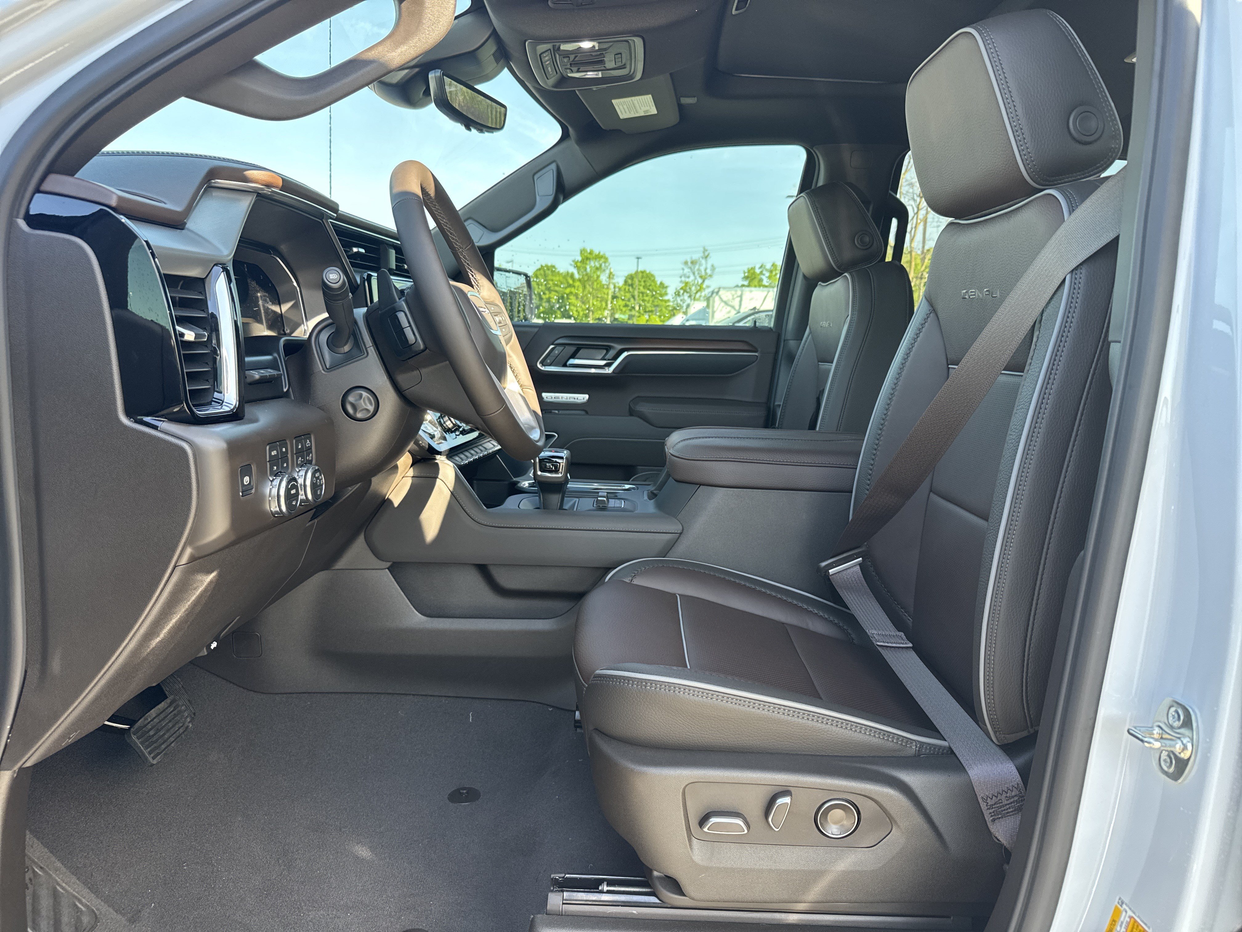 New 2026 GMC Sierra 1500 Denali w/ Denali Reserve Package AWD/4WD image 16