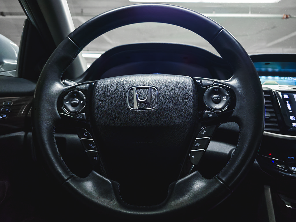 Used 2017 Honda Accord EX-L image 22