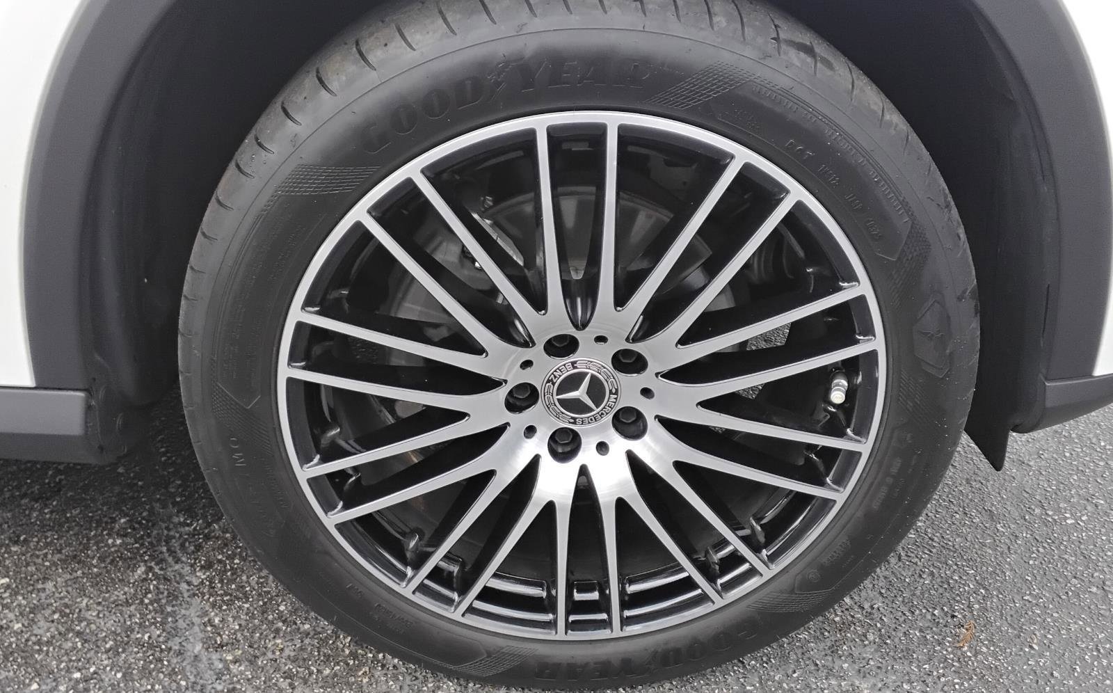 Used 2025 Mercedes-Benz GLC 300 GLC 300 image 12