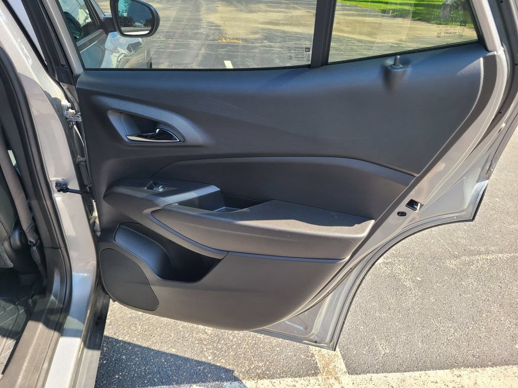 Used 2025 Chevrolet Trax RS FWD image 13