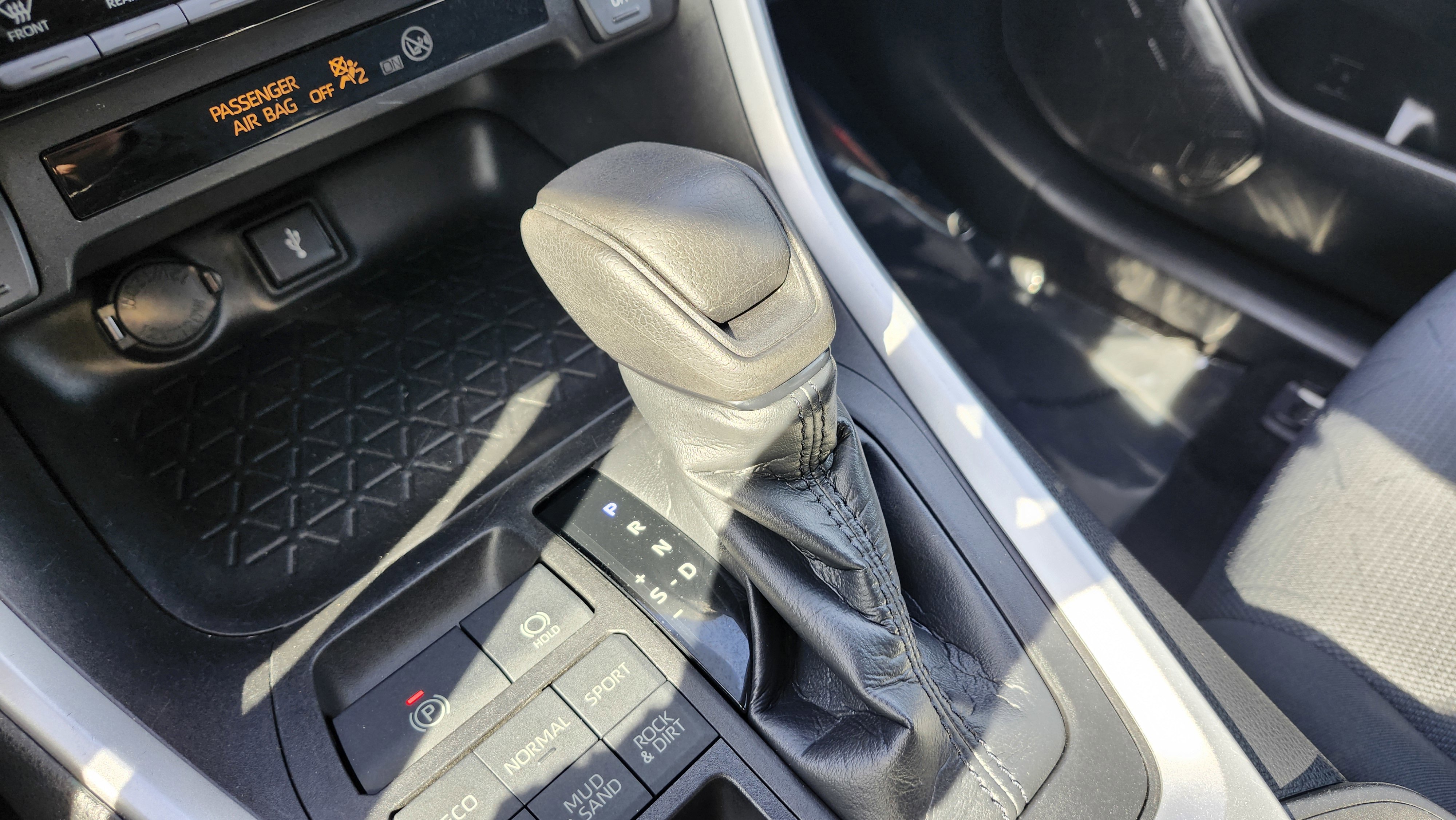 Used 2021 Toyota RAV4 XLE w/ Carpet Mat Package (TMS) image 31