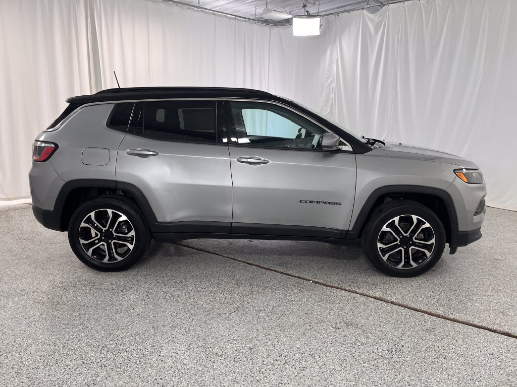 Used 2022 Jeep Compass Limited AWD/4WD image 11