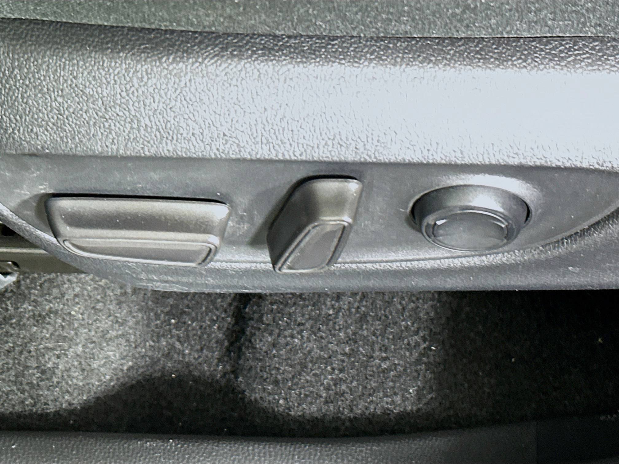 Used 2024 Toyota RAV4 XLE w/ Convenience Package FWD image 13