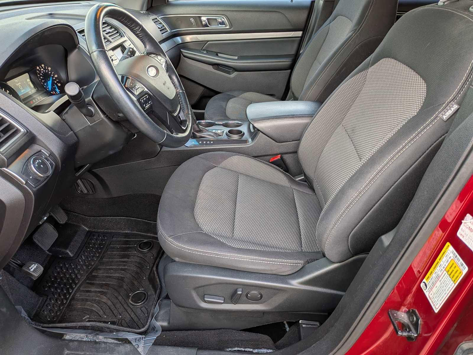 Used 2019 Ford Explorer XLT image 15