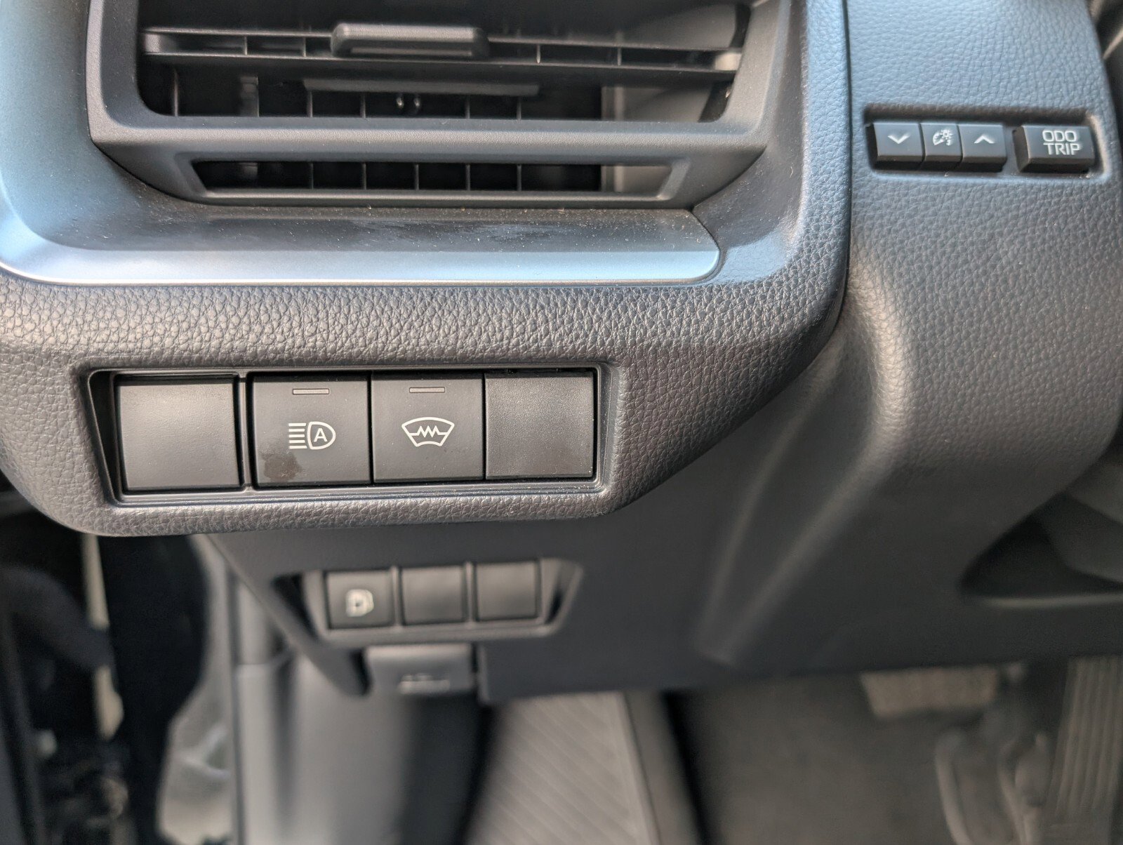 Used 2024 Toyota Prius LE image 30