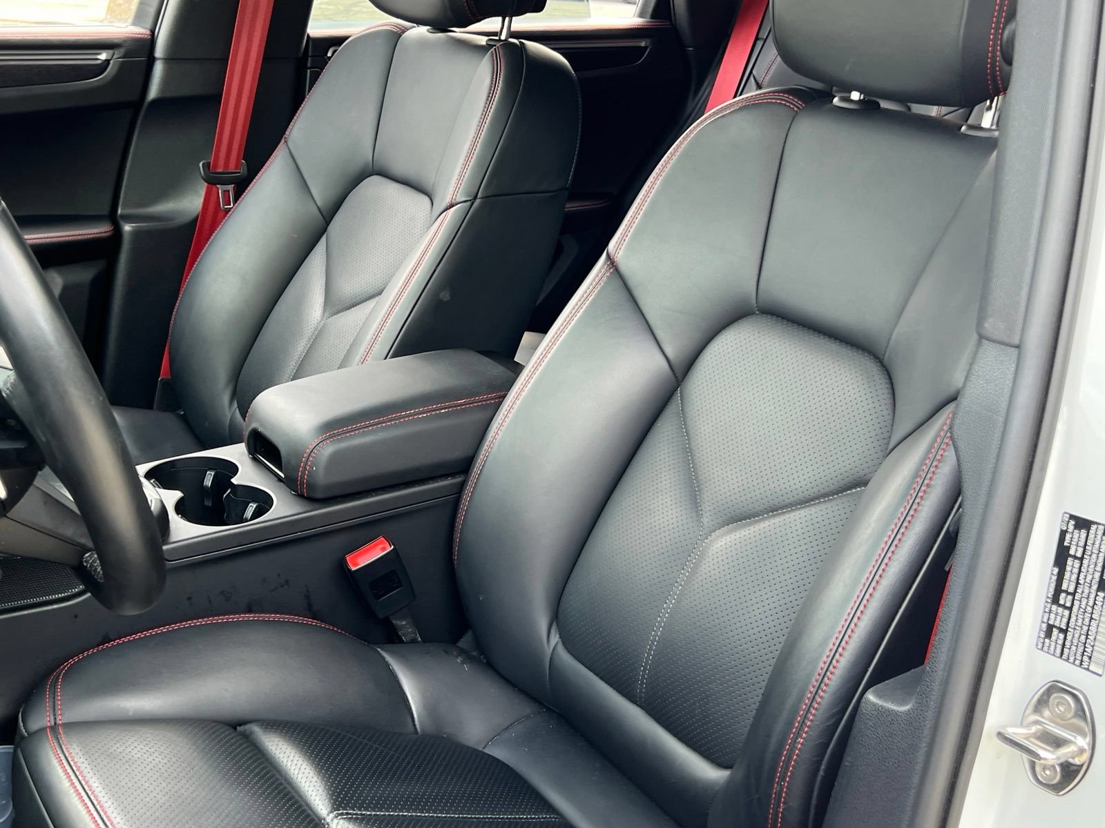 Certified 2024 Porsche Macan GTS AWD/4WD image 5