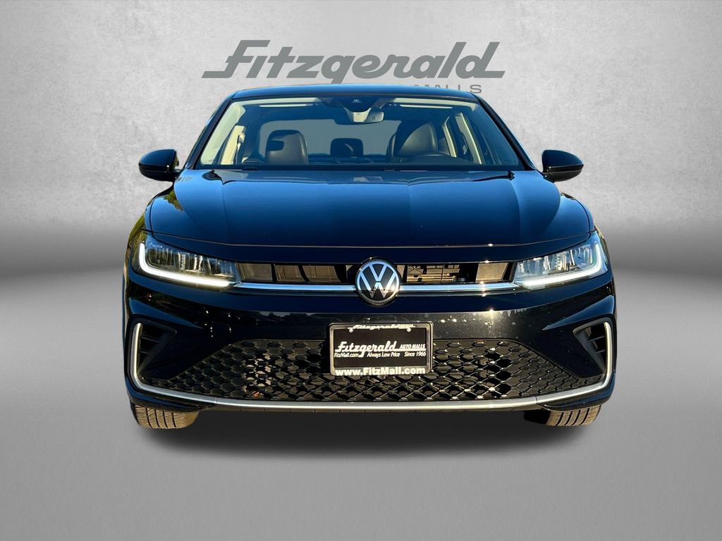 Used 2025 Volkswagen Jetta SE FWD image 5