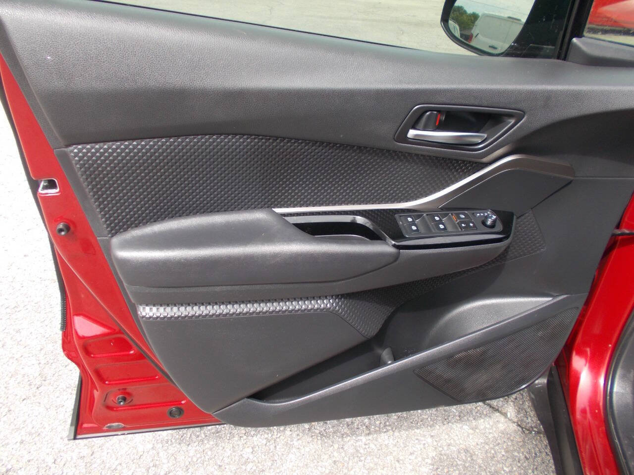 Used 2019 Toyota C-HR XLE FWD image 13
