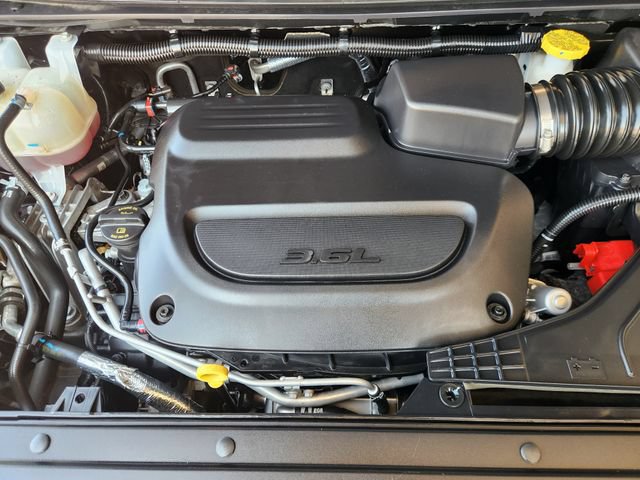 Used 2025 Chrysler Pacifica Select FWD image 33