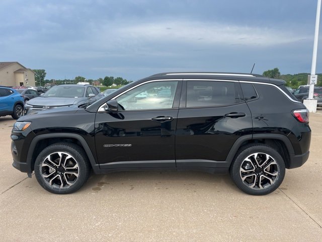 Used 2022 Jeep Compass Limited image 7