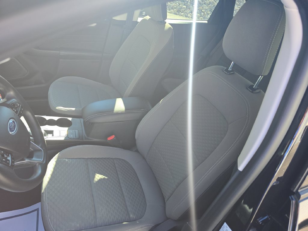 Used 2021 Ford Escape SE w/ SE Sport Appearance Package FWD image 11