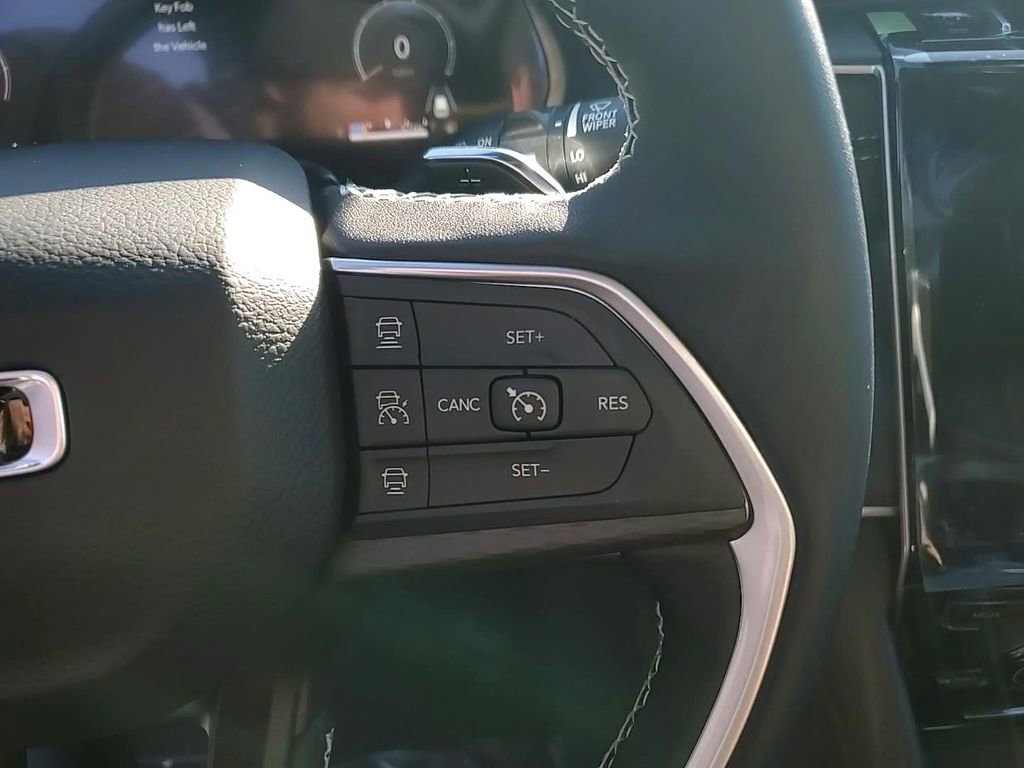 New 2025 Jeep Grand Cherokee L Altitude image 16