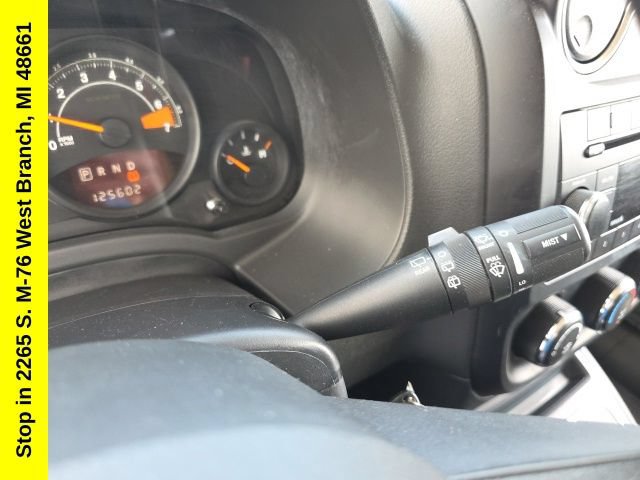 Used 2014 Jeep Patriot Latitude AWD/4WD image 16