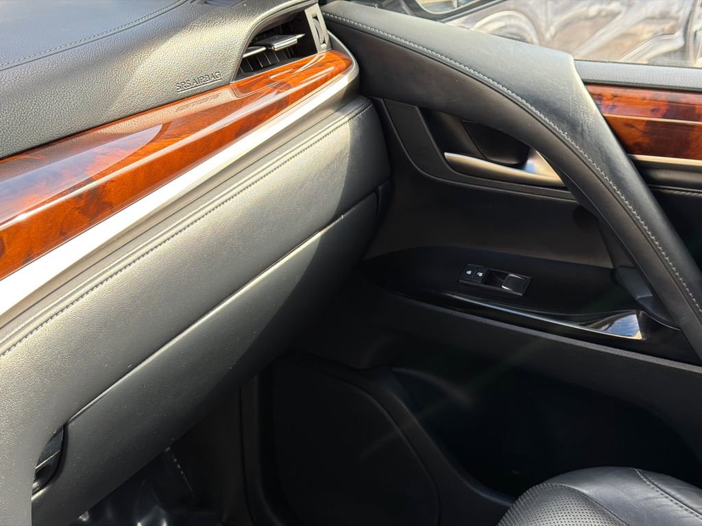 Used 2018 Lexus LX 570 4WD image 38