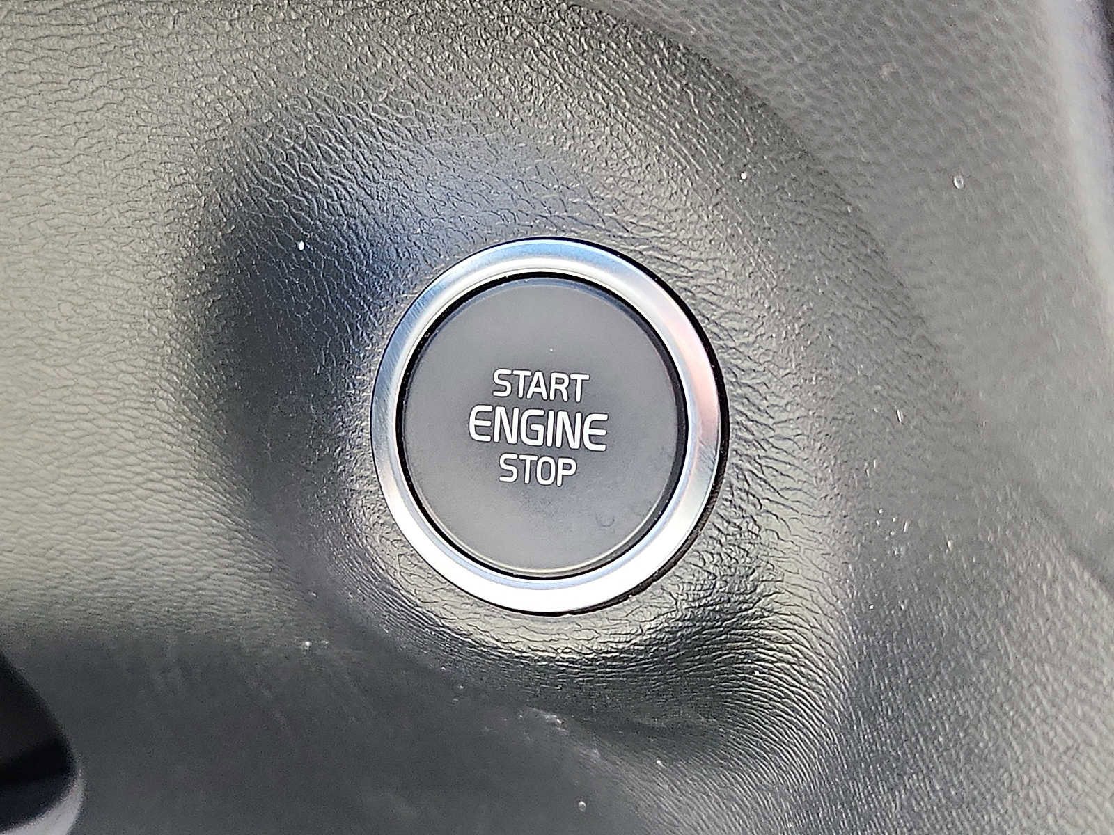 Certified 2023 Volvo XC40 B5 Plus w/ Protection Package Premier AWD/4WD image 22