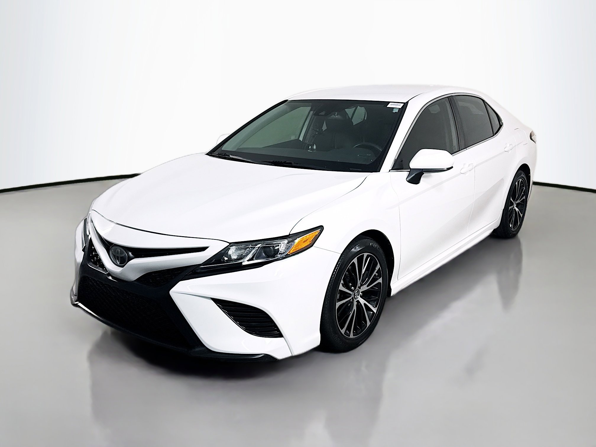 Used 2019 Toyota Camry SE FWD image 4