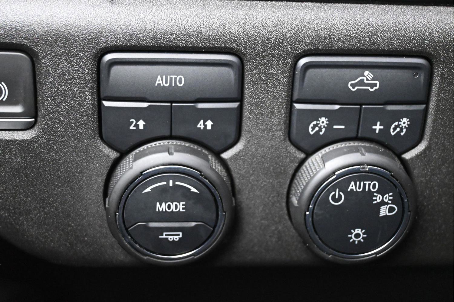 Used 2022 Chevrolet Silverado 1500 LT AWD/4WD image 19
