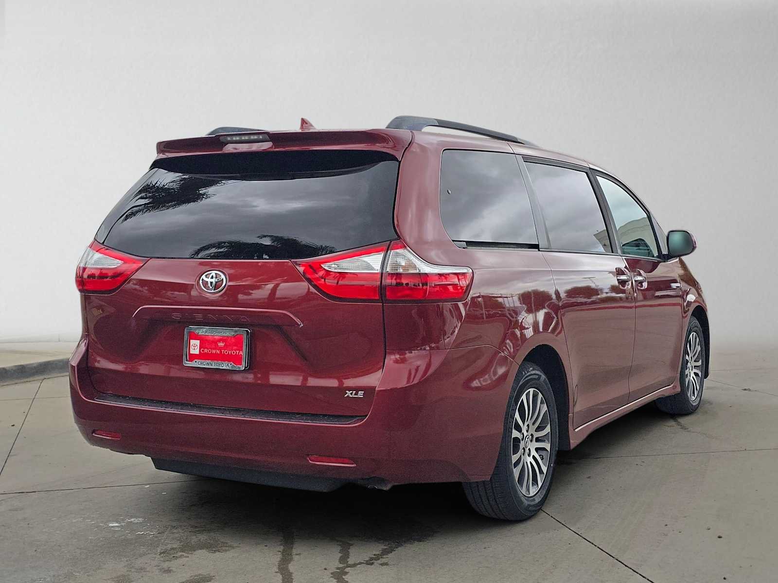 Used 2019 Toyota Sienna XLE FWD image 3