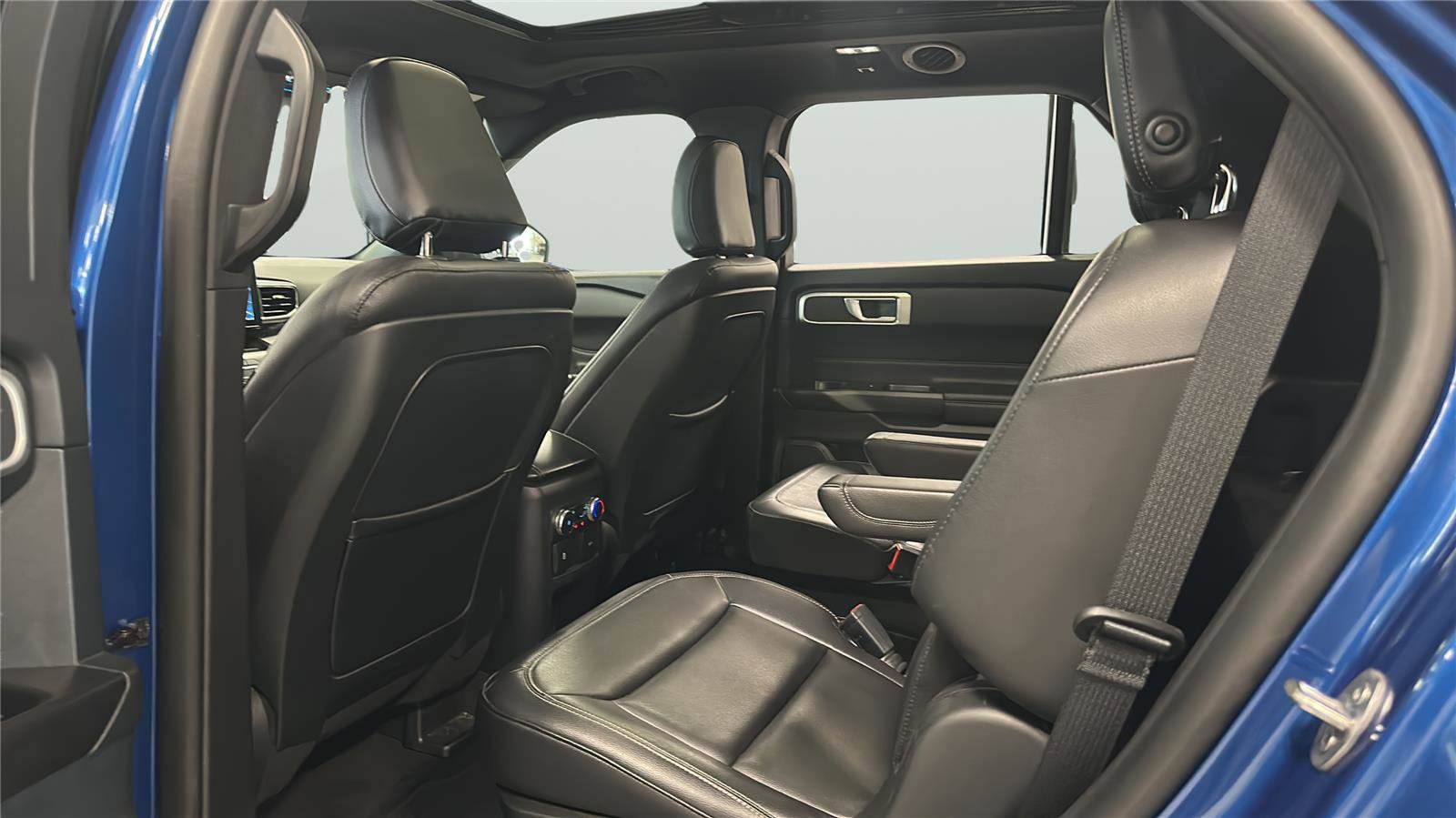 Used 2020 Ford Explorer XLT w/ Equipment Group 202A image 17