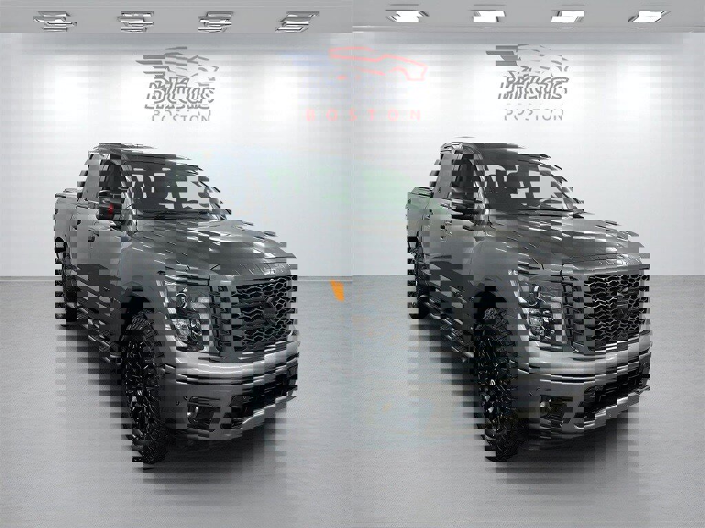 Used 2019 Nissan Titan SV w/ SV Convenience Package image 3